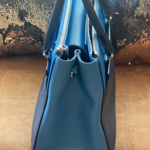 MCM Two Tone Navy and Blue Leather Tote - Picture 7 of 8